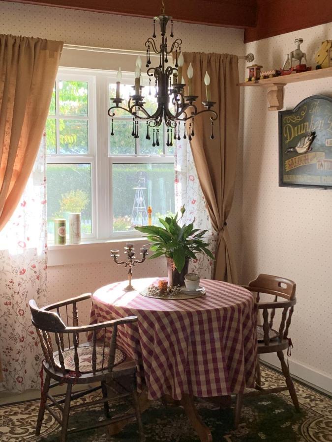The Hazelhouse Bed and Breakfast Chilliwack Eksteriør billede