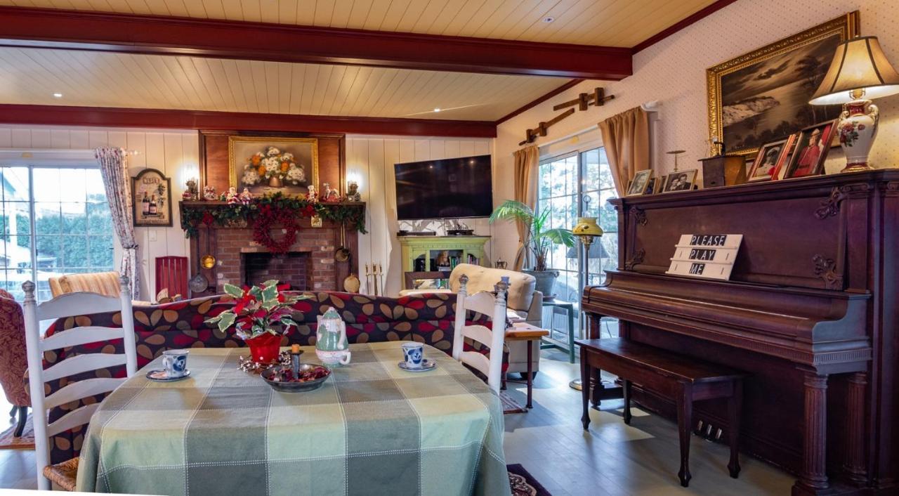 The Hazelhouse Bed and Breakfast Chilliwack Eksteriør billede