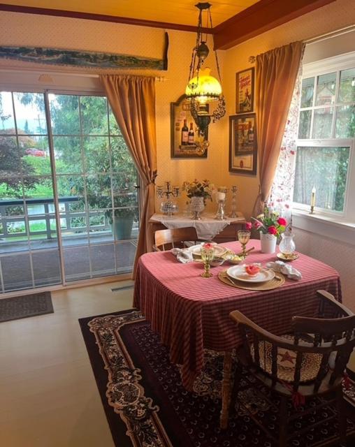 The Hazelhouse Bed and Breakfast Chilliwack Eksteriør billede